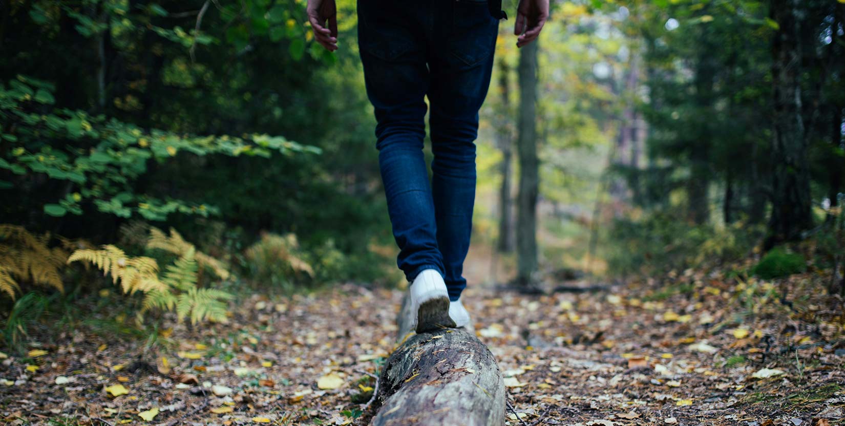 VESTIBULAR-THERAPY-FOR-VERTIGO-AND-BALANCE-DISORDERS adult balancing on a log as they walk